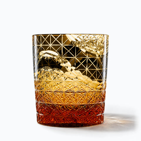 Beau Verre à Whisky, avec son ombre portée, sur fond blanc