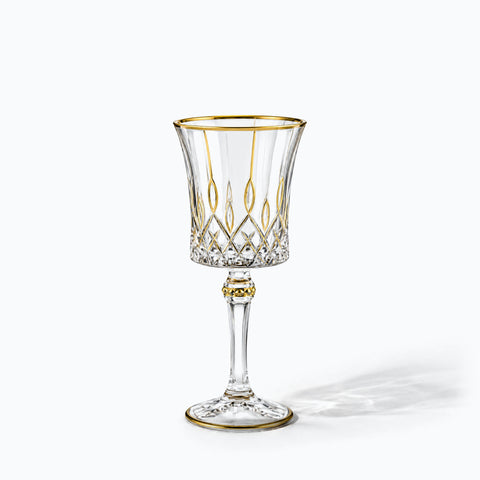 Beaux Verres à Vin, avec son ombre portée, sur fond blanc