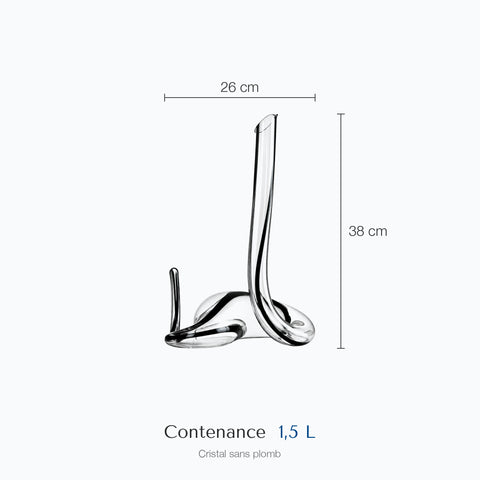 Dimensions : Carafe à vin Olifant (hauteur 38 cm, contenance 1,5 L)