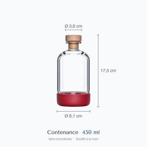 Bouteille Manchon à bouchon bois et socle rouge, cotée : hauteur 17,5 cm, diamètre 3,6 cm en haut et 8,1 cm en bas