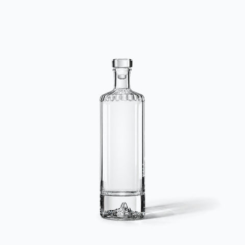 Bouteille Whisky en Verre Spirito, avec son ombre portée, sur fond blanc