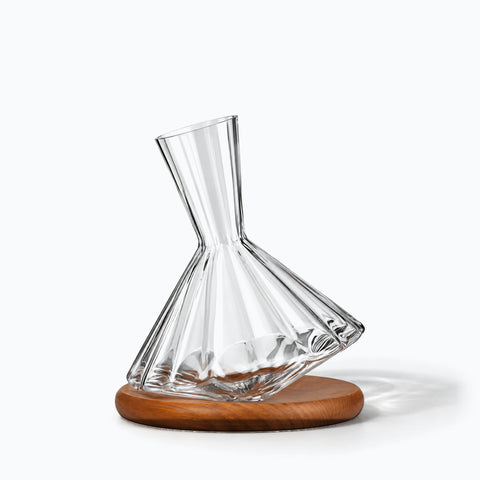 Carafe à Décanter Vintage Menuet, avec son ombre portée, sur fond blanc