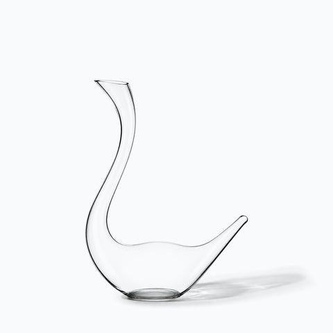 Carafe à Vin Cristal Cavatine, avec son ombre portée, sur fond blanc