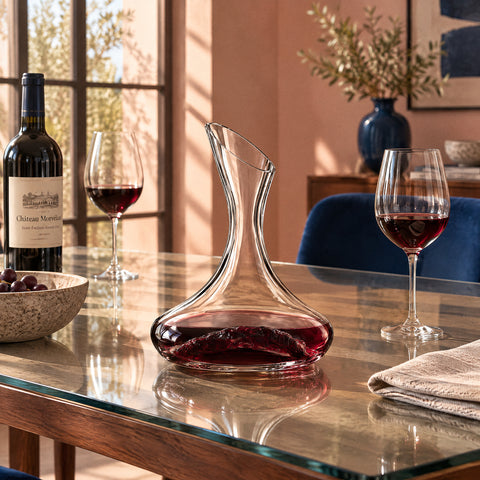 Carafe à Vin Moderne Grappe, mise en situation à table