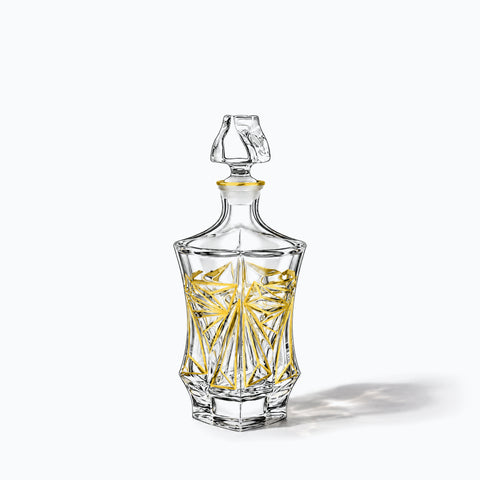 Carafe à Whisky Cristal Dorée Véga, avec son ombre portée, sur fond blanc