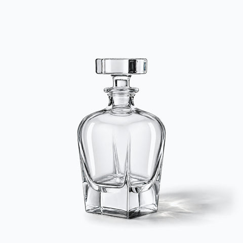 Carafe à Whisky Haut de Gamme Laponie, avec son ombre portée, sur fond blanc