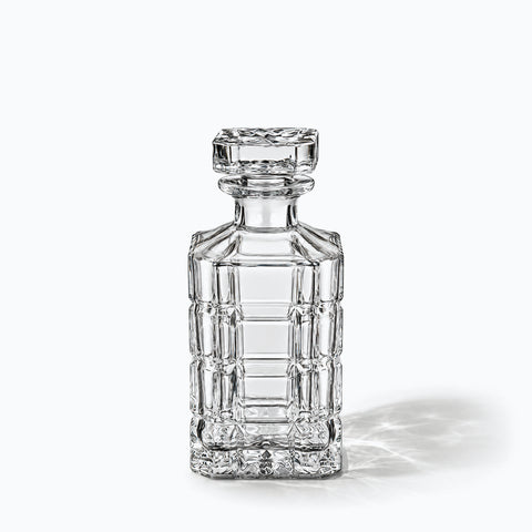 Carafe à Whisky Rectangulaire Créneau, avec son ombre portée, sur fond blanc