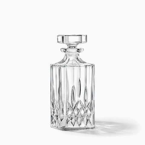 Carafe à Whisky Cristal Vintage Mirage, avec son ombre portée, sur fond blanc