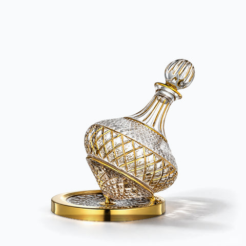 Carafe à Vin Ancienne Cristal Barcarolle, avec son ombre portée, sur fond blanc