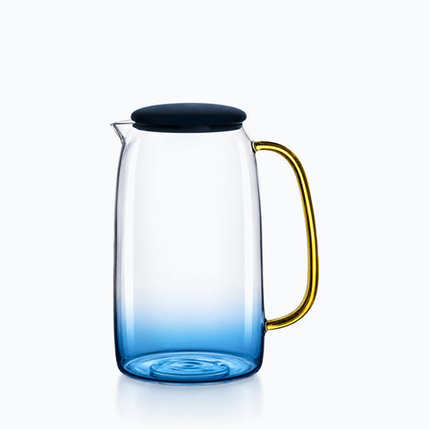 Carafe Bleu Vintage en Verre Saphir, sur fond blanc