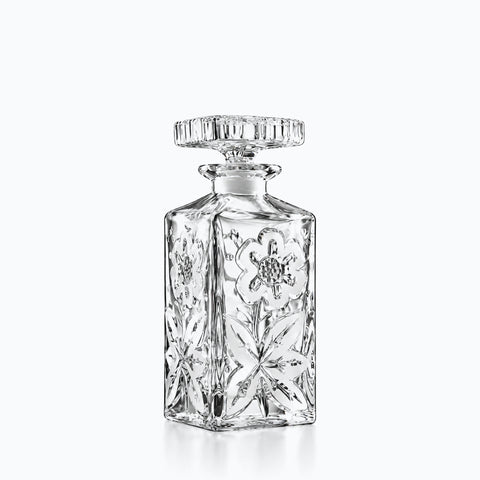 Ancienne Carafe Cristal Fleurs Gravées Rosace, sur fond blanc