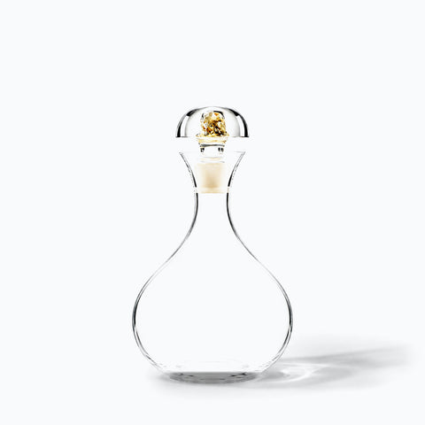 Carafe de Vin avec Bouchon Clarté, avec son ombre portée, sur fond blanc