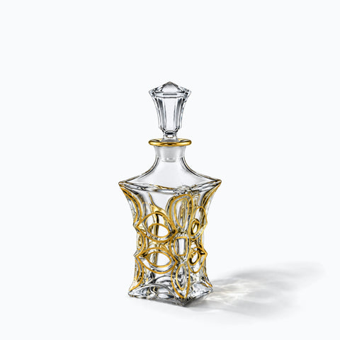 Carafe Dorée Bosselée Lustra, avec son ombre portée, sur fond blanc