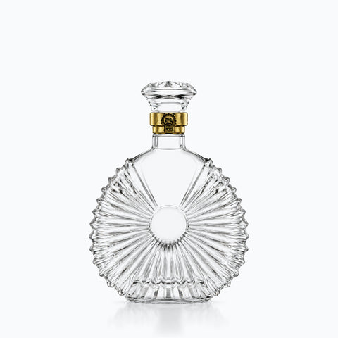 Carafe en Verre Vintage Couronne, sur fond blanc