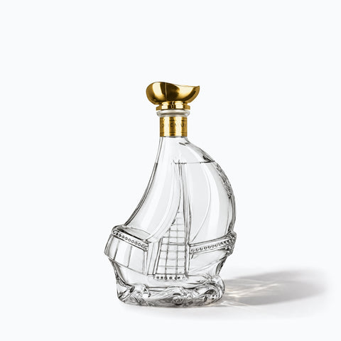 Carafe à Whisky Bateau BlackPearl, avec son ombre portée, sur fond blanc