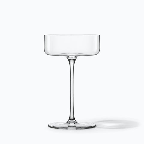 Verre à cocktail Semplice seul sur fond blanc, ombre portée