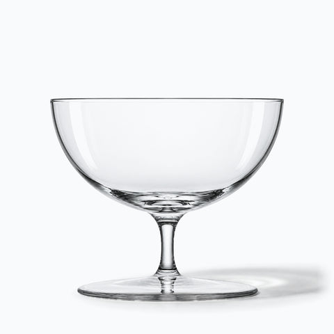 Coupe à champagne Largo seule sur fond blanc, ombre portée