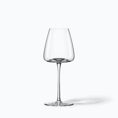 Grand Verre à Vin, avec son ombre portée, sur fond blanc