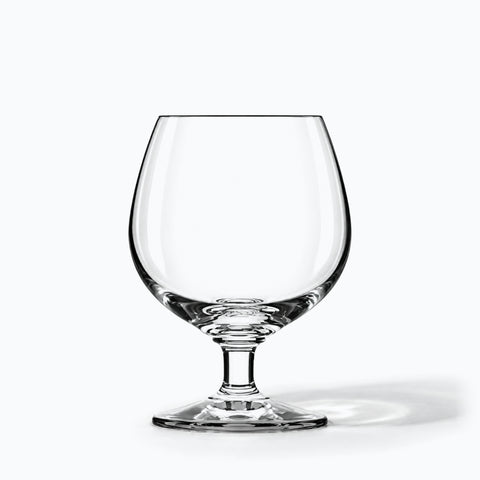 Petit Verre Ballon Cognac, avec son ombre portée, sur fond blanc