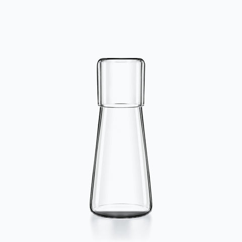 Petite Carafe d'eau Myo, sur fond blanc