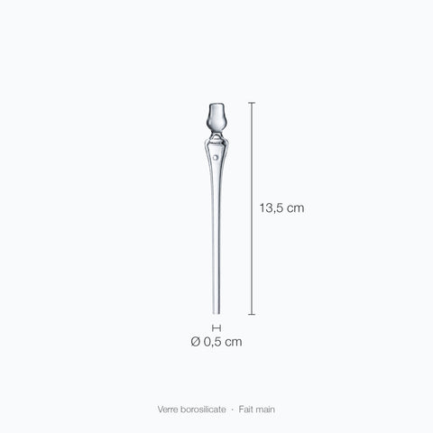 Pipette en verre Clochette cotée sur fond blanc, hauteur 13,5 cm et diamètre de la base 0,5 cm