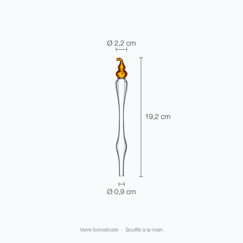 Pipette à whisky Miel cotée : longueur 19,2 cm, diamètre maximal 2,2 cm au bouchon ambré, ouverture de 0,9 cm à la pointe