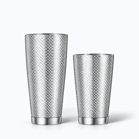 Shaker inox Pavé seul sur fond blanc, ombre portée