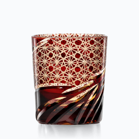 Verre Edo Kiriko Tourbillon, couleur rouge, sur fond blanc