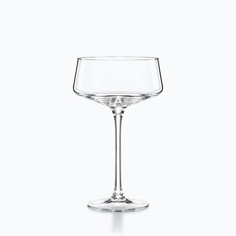 Verre à Pied Cocktail Ananas, sur fond blanc