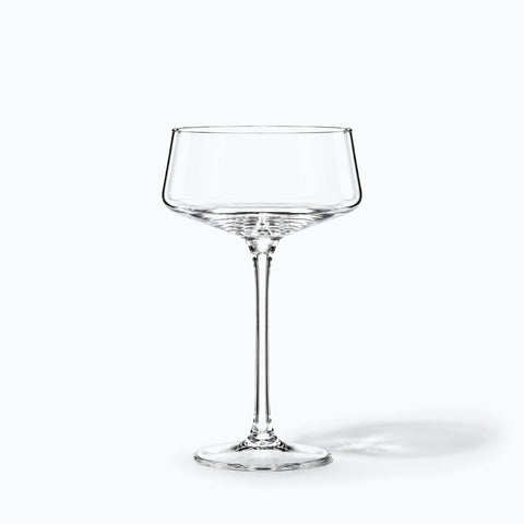 Verre à Pied Cocktail Ananas, avec son ombre portée, sur fond blanc