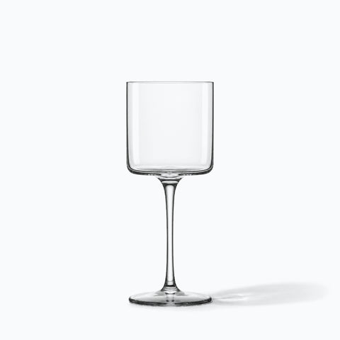 Verre à cocktail Vigie seul sur fond blanc, ombre portée