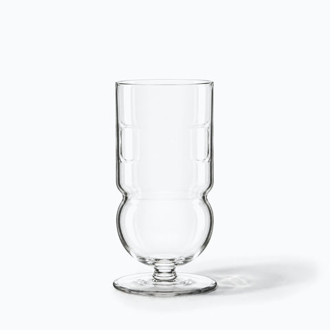 Verre à Cocktail sur Pied, avec son ombre portée, sur fond blanc