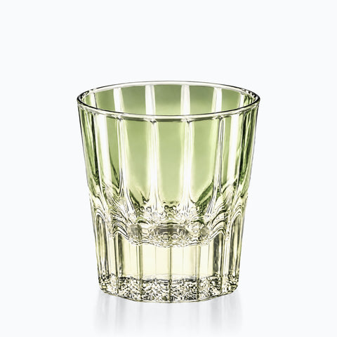 Verre à Eau Coloré, couleur cyan, sur fond blanc