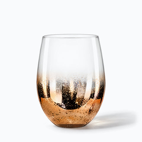 Verre à Eau Doré, avec son ombre portée, sur fond blanc