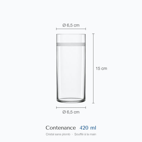 Verre à cocktail Ondée sur fond blanc avec ses cotes : 15 cm de haut, 6,5 cm au buvant, 6,5 cm à la base, 42 cl