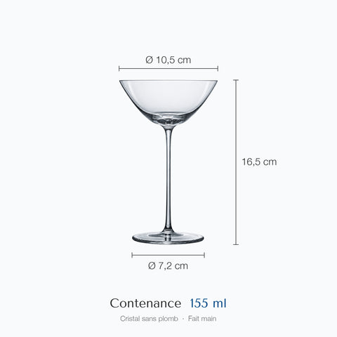 Verre à martini évasé Crescendo sur fond blanc : 16,5 cm de haut, 10,5 cm de diamètre au bord, 7,2 cm à la base, 15,5 cl