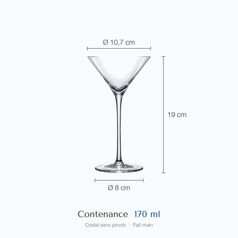 Verre à martini pied haut Aiguille avec ses cotes : hauteur 19 cm, diamètre du haut 10,7 cm, diamètre de la base 8 cm