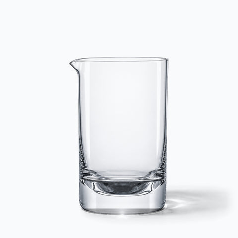 Verre à mélange lisse Remous en cristal transparent, seul sur fond blanc avec ombre portée