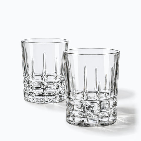 Verre à Rhum Gravé, avec son ombre portée, sur fond blanc