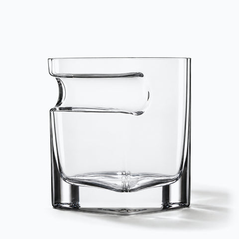 Verre à Spiritueux, avec son ombre portée, sur fond blanc