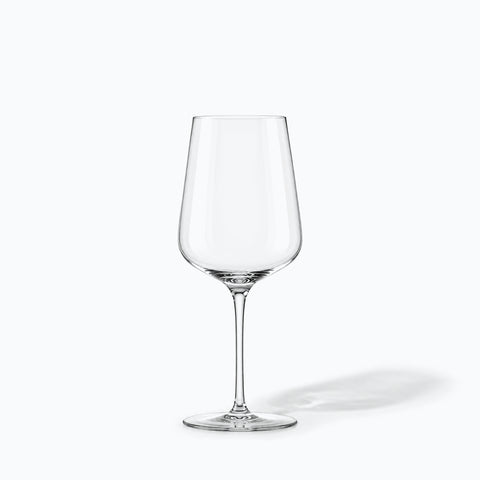 Verre à Vin Rouge, avec son ombre portée, sur fond blanc