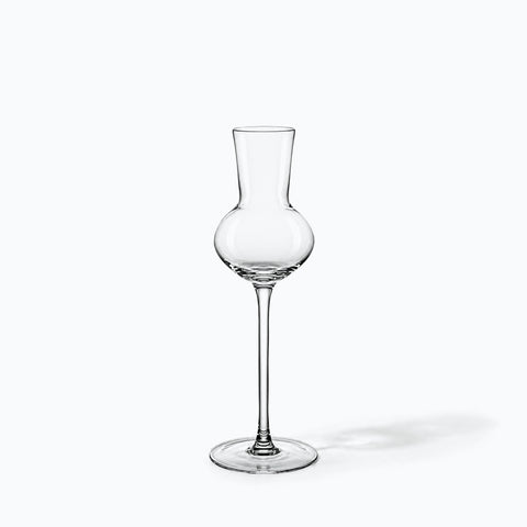 Verre à Pied Whisky, avec son ombre portée, sur fond blanc