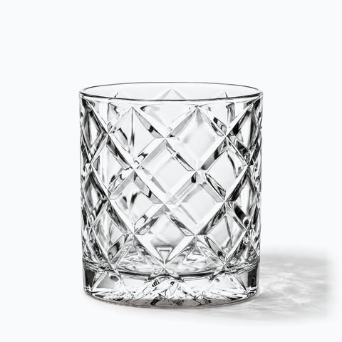 Verre à Whisky Ciselé, avec son ombre portée, sur fond blanc