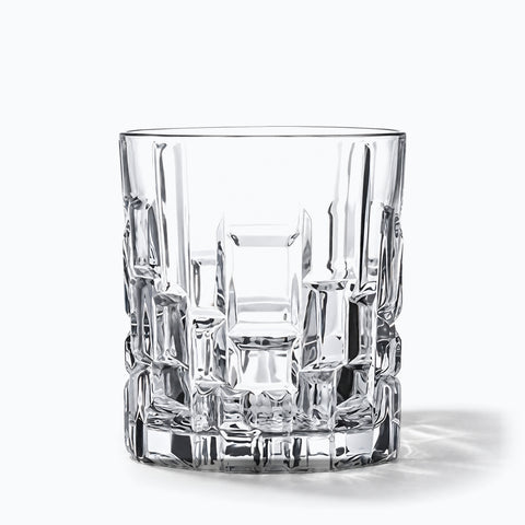 Verre à Whisky Design, avec son ombre portée, sur fond blanc