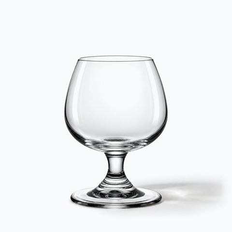 Verre à Whisky Écossais, avec son ombre portée, sur fond blanc