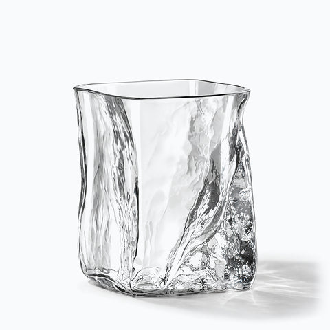Verre à Whisky Carré Cristal, avec son ombre portée, sur fond blanc