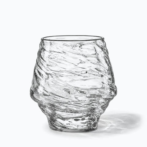 Verre à Whisky Japonais Vague Organique · Shio, avec son ombre portée, sur fond blanc