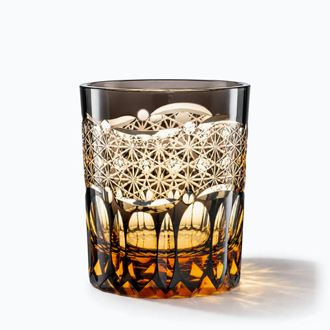 Verre à Whisky Noir, avec son ombre portée, sur fond blanc