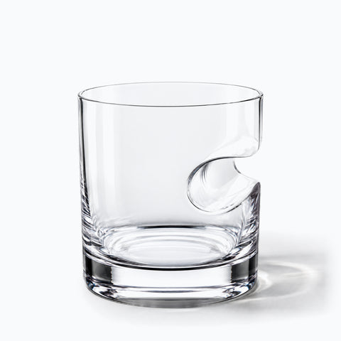 Verre à Whisky Porte Cigare, avec son ombre portée, sur fond blanc