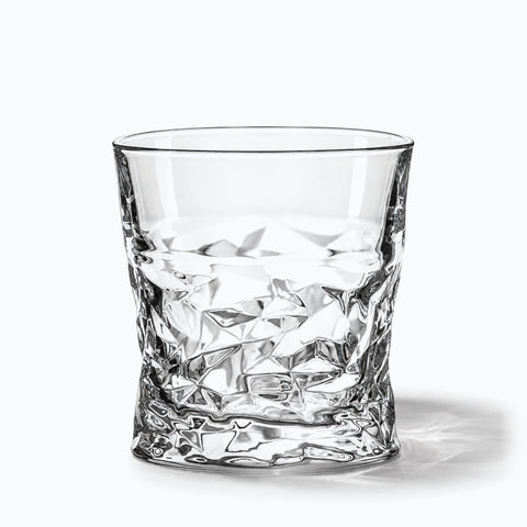 Verre à Whisky Précieux, avec son ombre portée, sur fond blanc